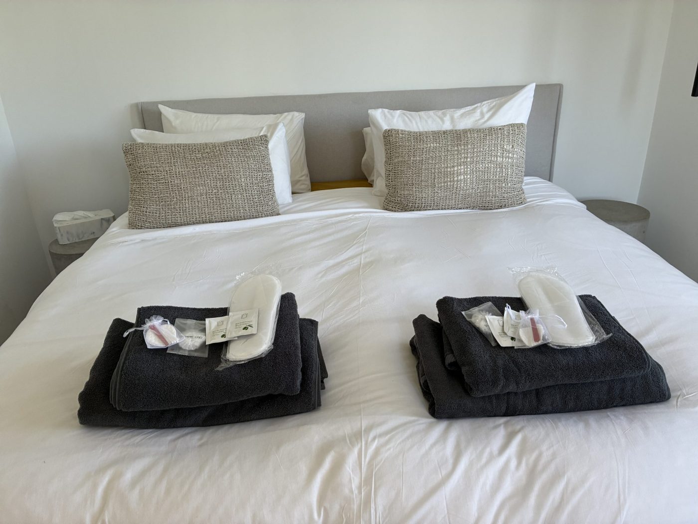 Chambre lit double serviettes — Cap d’Antibes Paradise, Cap d’Antibes