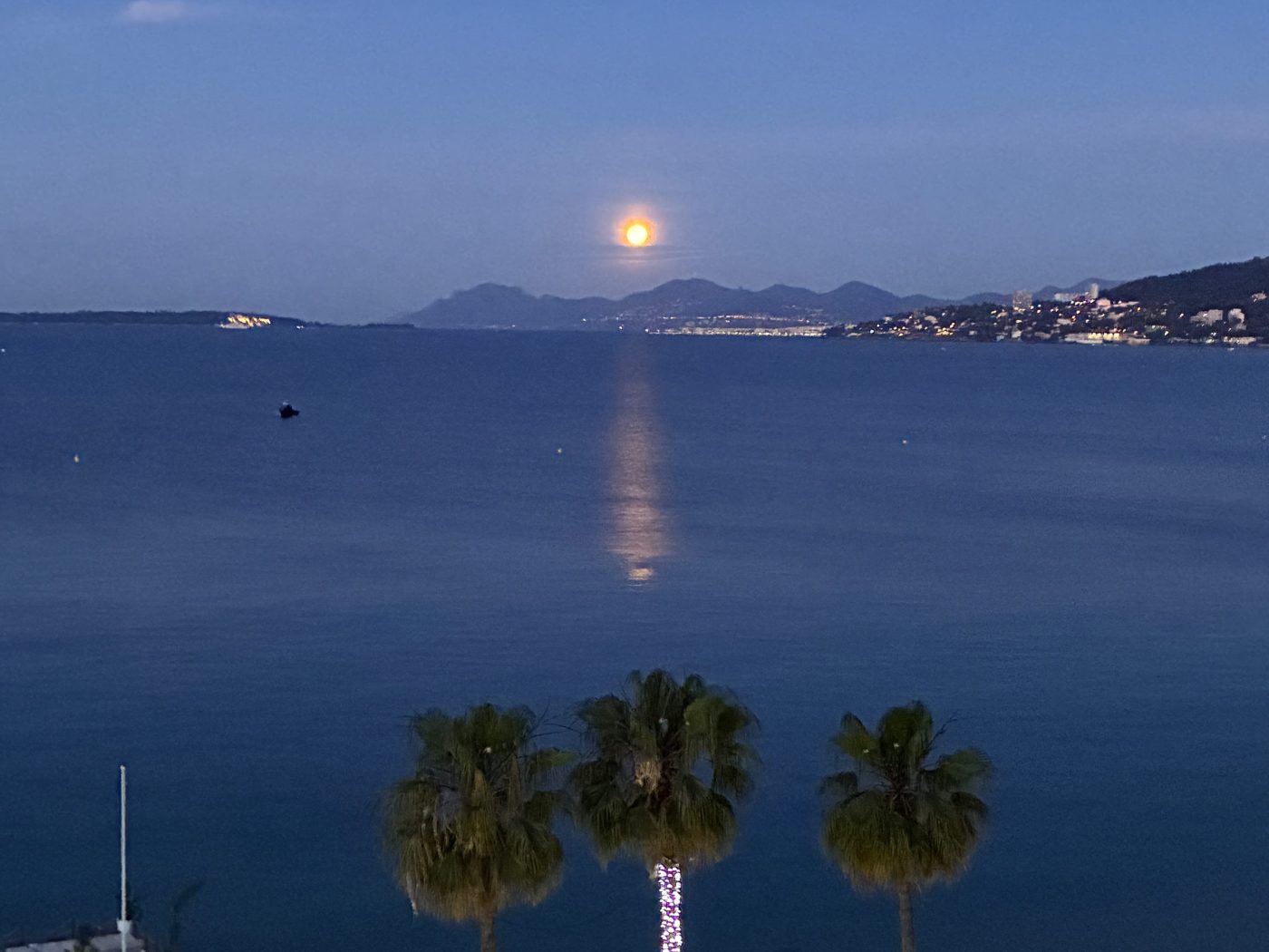 Coucher de soleil sur la mer — Palais Juan, Juan-les-Pins