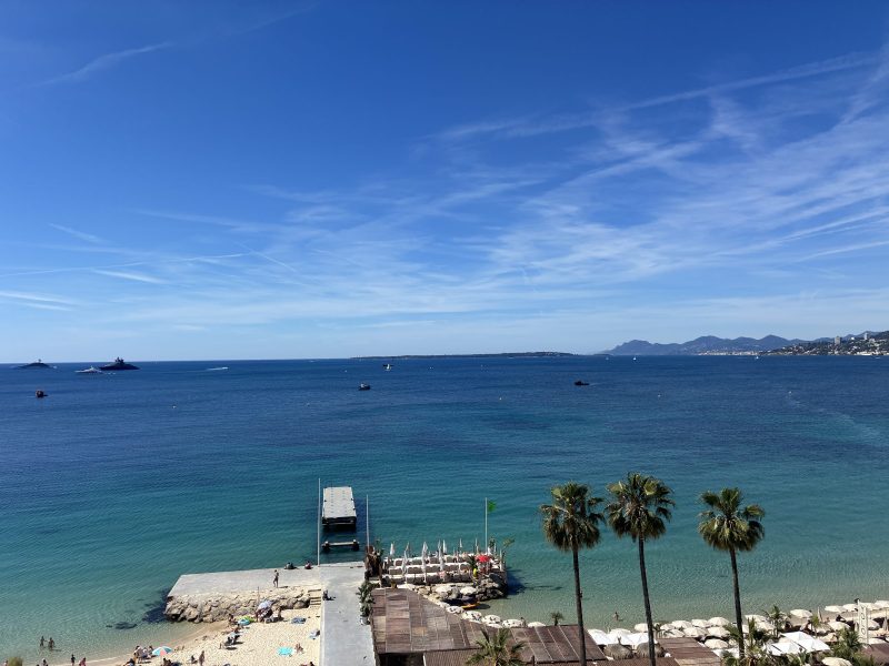 Plage de Juan-les-Pins vue de la terrasse — Antibes · Juan-les-Pins
