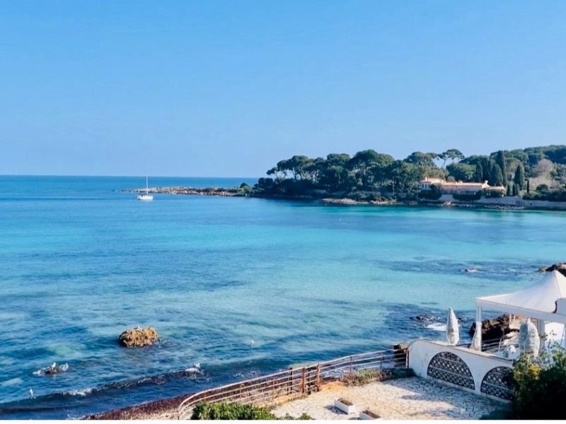 La plage de la Garoupe, à cinq minutes à pied — Antibes · Juan-les-Pins