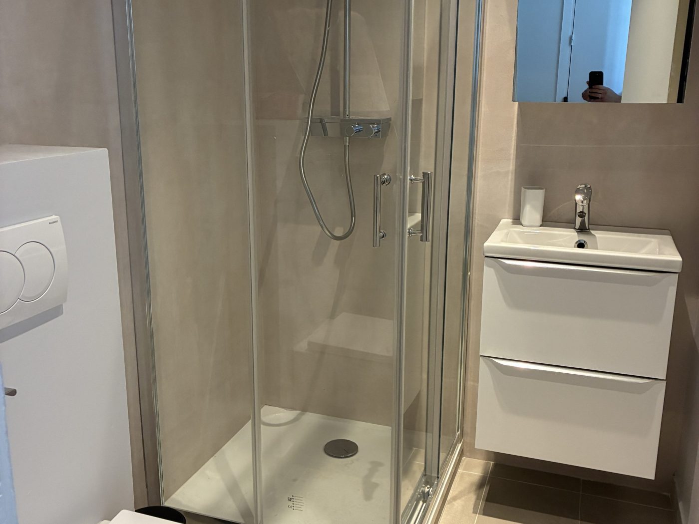 Salle de bains lave linge — Brin d’Azur, Juan-les-Pins