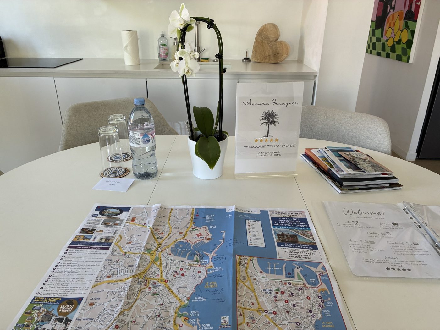 Table accueil orchidée — Cap d’Antibes Paradise, Cap d’Antibes