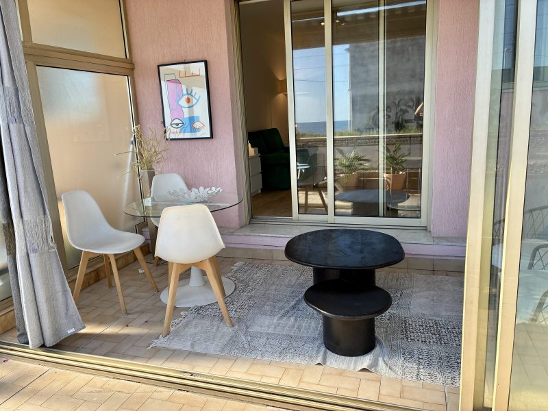 Véranda coin repas — Brin d’Azur, Juan-les-Pins